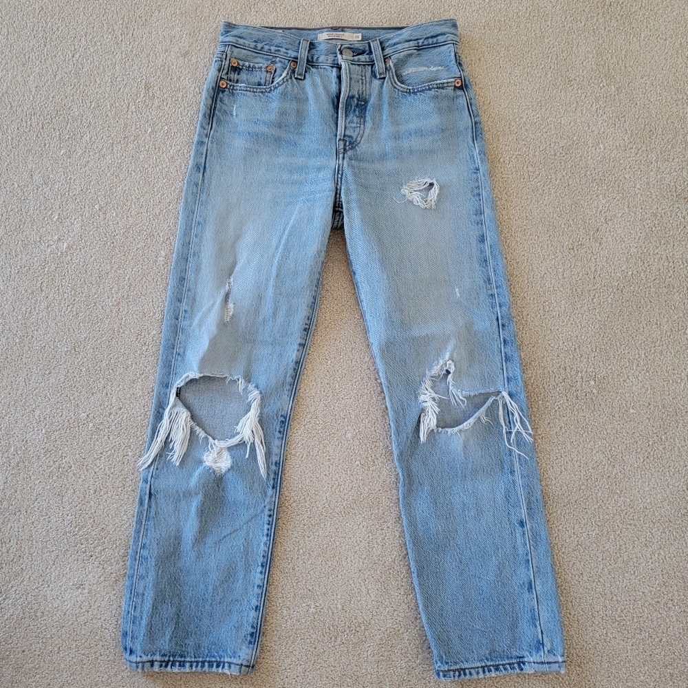 Levi's Wedgie Straight Size 26 Blue Distressed Denim